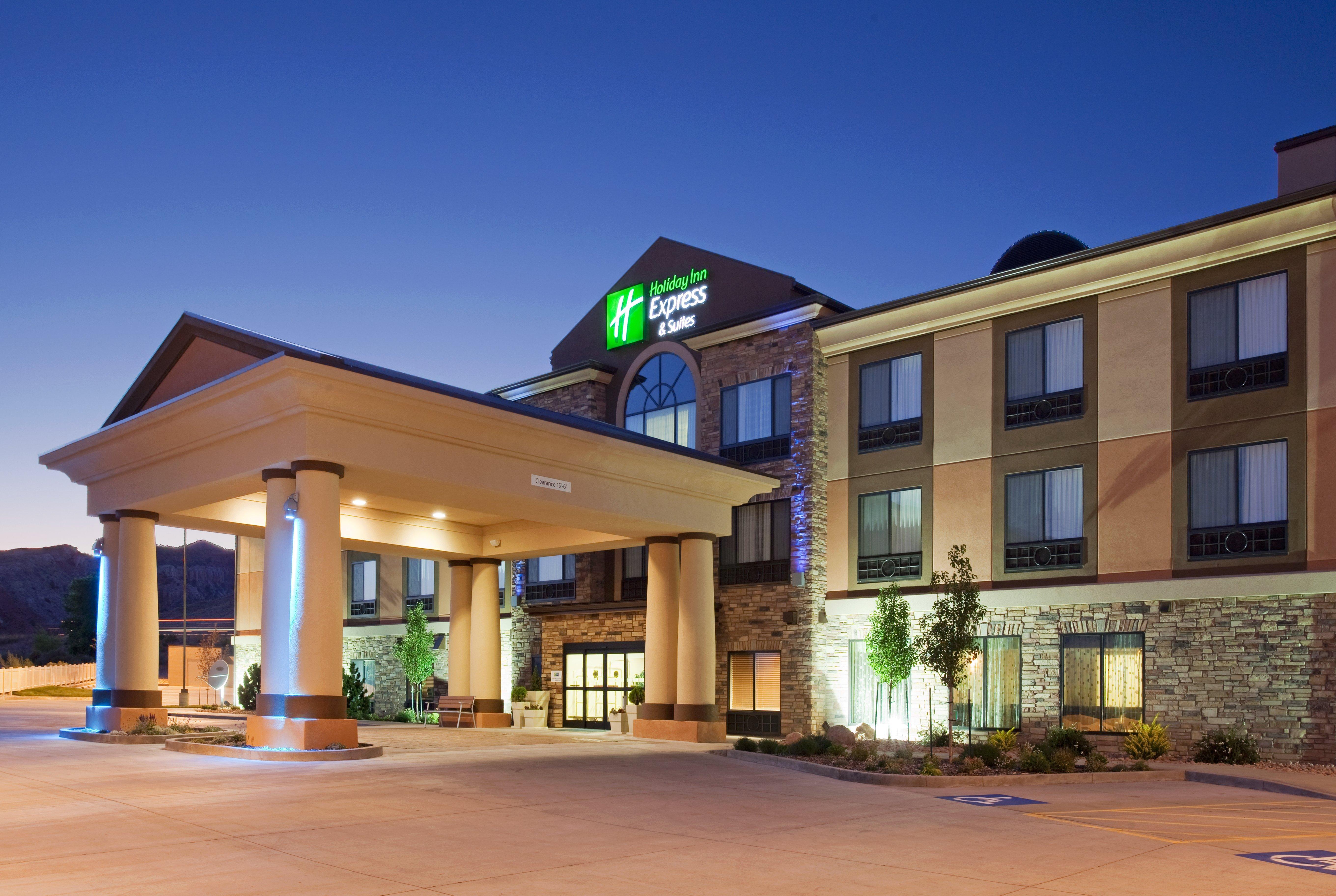 Holiday Inn Express Richfield By Ihg Exterior photo